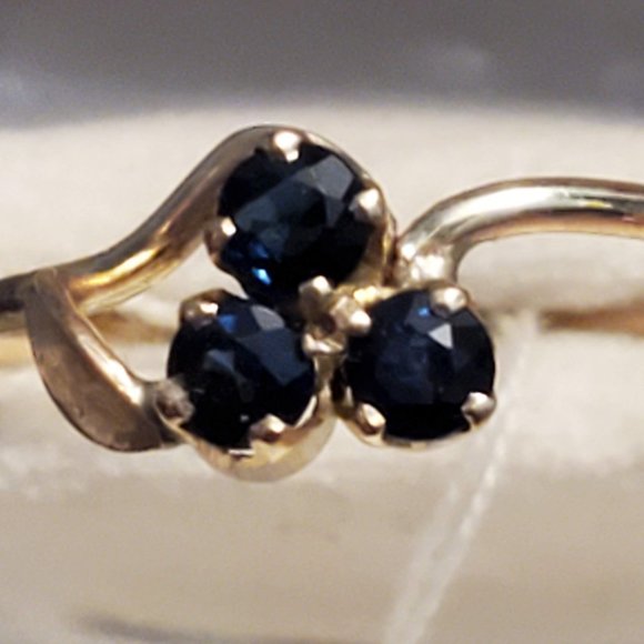 9K Gold Ring with gemstone - Picture 4 of 12